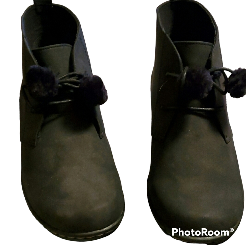 Hush Puppies Black Nubuck Booties 8M - Style Name "Jinger"  NWT